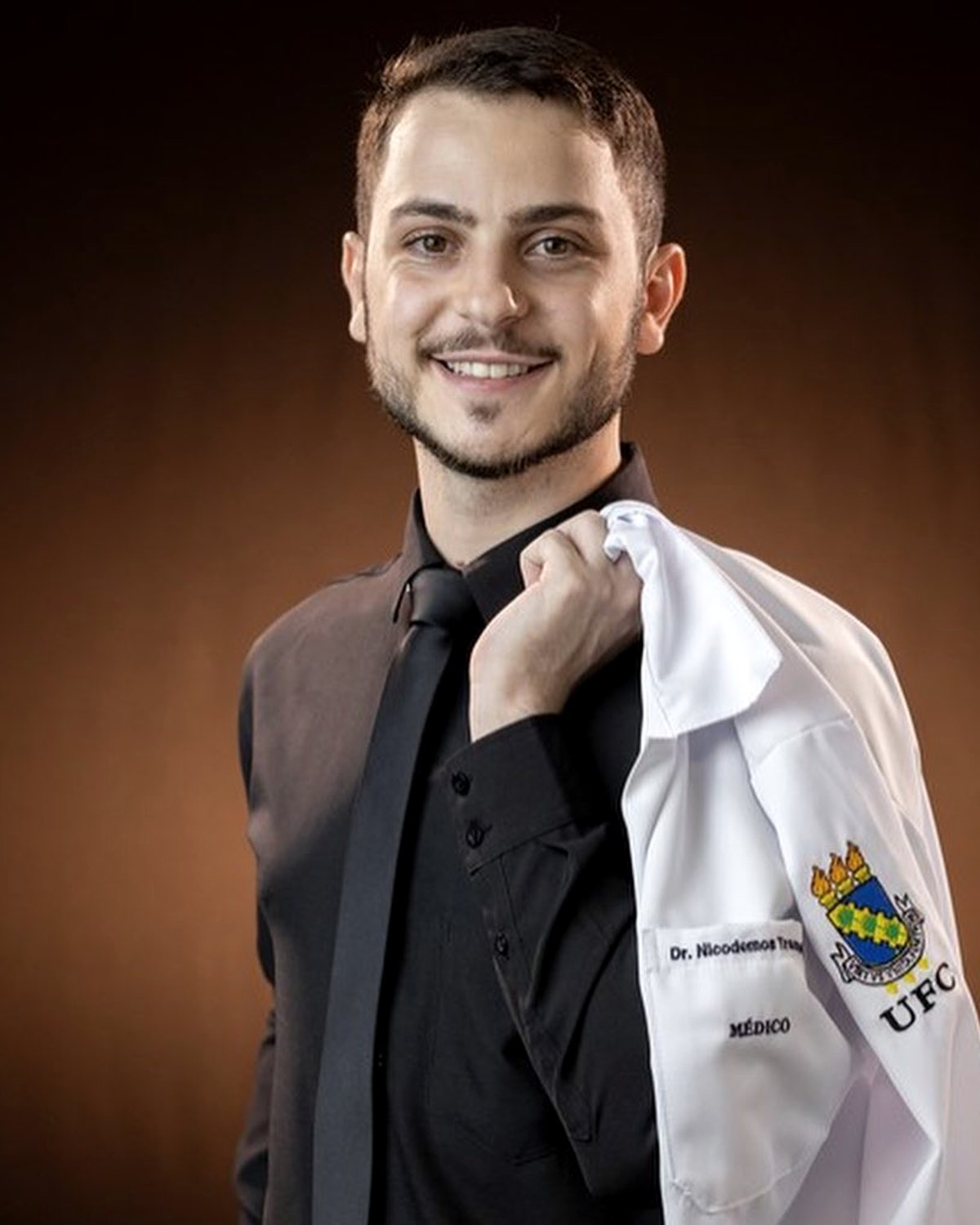 Dr. Nicodemos Traspadini em retrato editorial